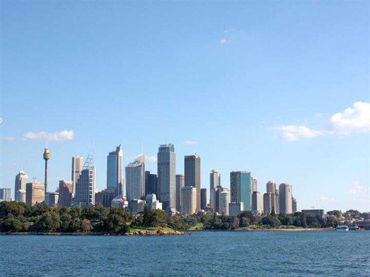 74岁斯琴高娃近况：瑞士老公已去世，她垂垂老矣，回到国内生活