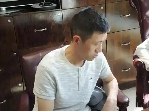 来美21年 无证华裔男子移民局频报到恐被遣返