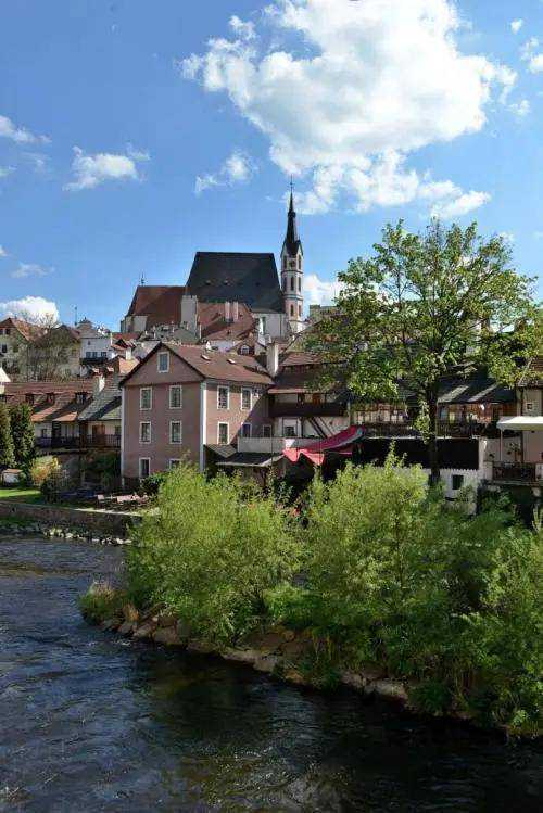 交城：移民楼建成分户 无人居住闲置十余年